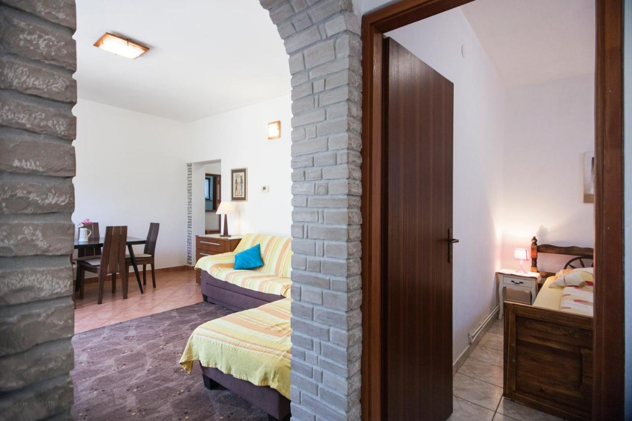 Apartments Kosovka 1398 Pjescana Uvala Exterior foto
